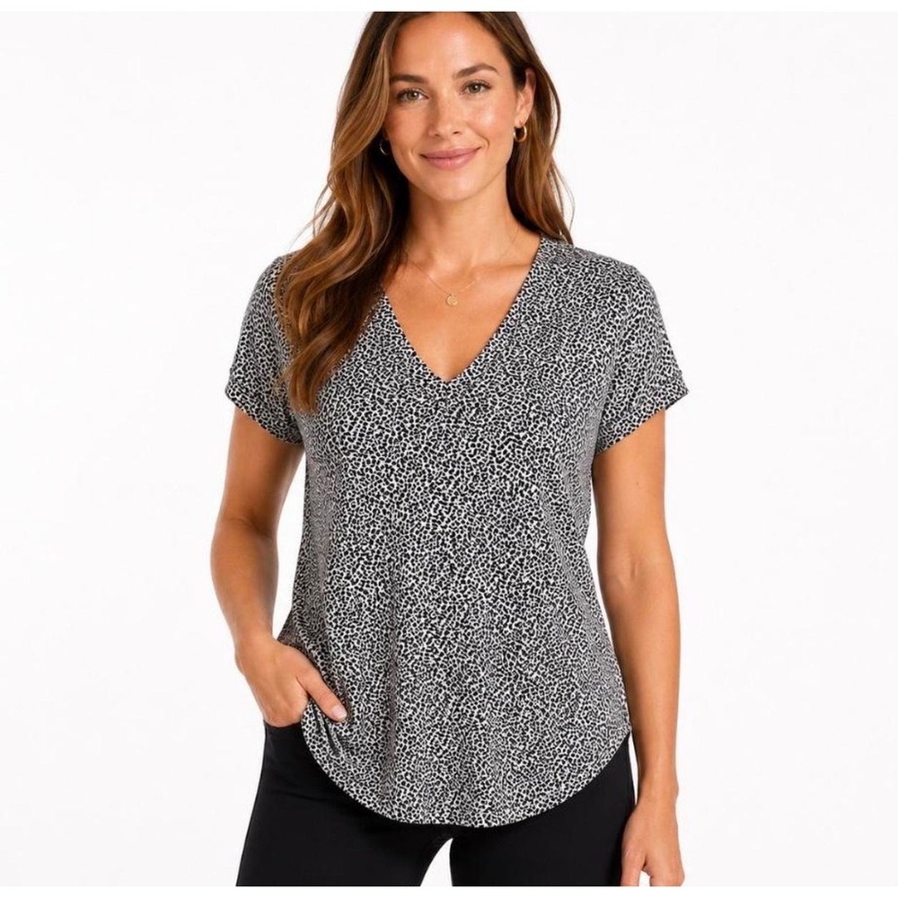 Athleta Breezy Scoop V-Neck Tee‎ XL Leopard Print Short Sleeve T-Shirt Black